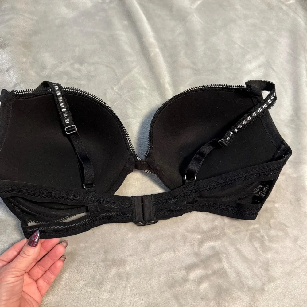 Victoria's Secret Push-Up Bra‎ Black Lace Stripe Bow 38D